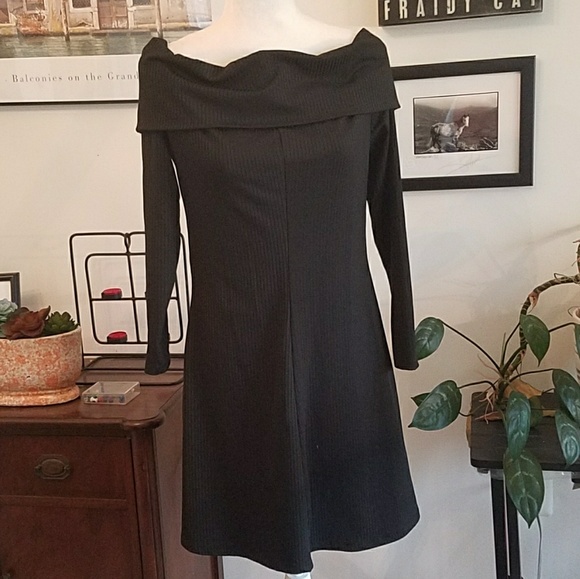 H&M Dresses & Skirts - H&M off the shoulder dress